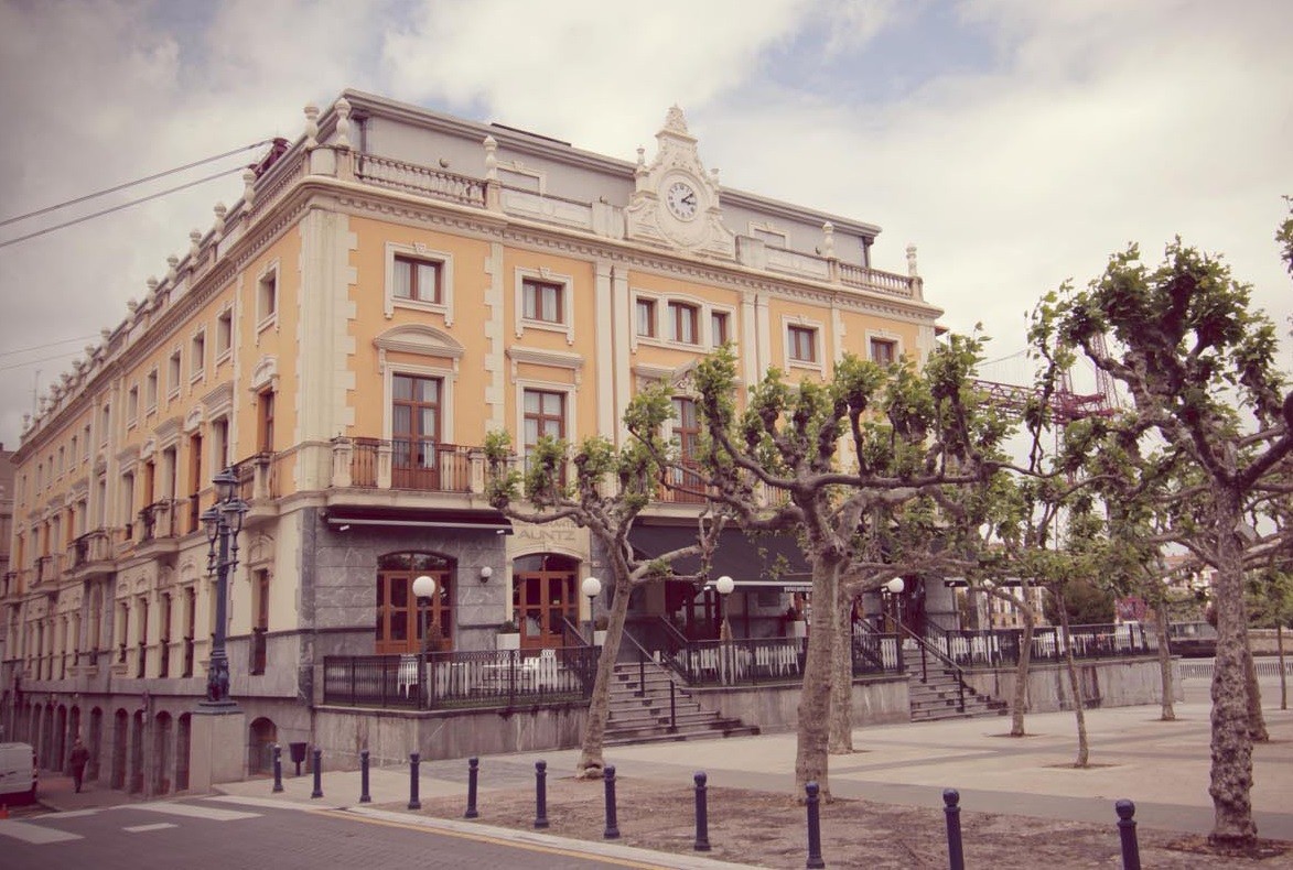 Gran Hotel Puente Colgante