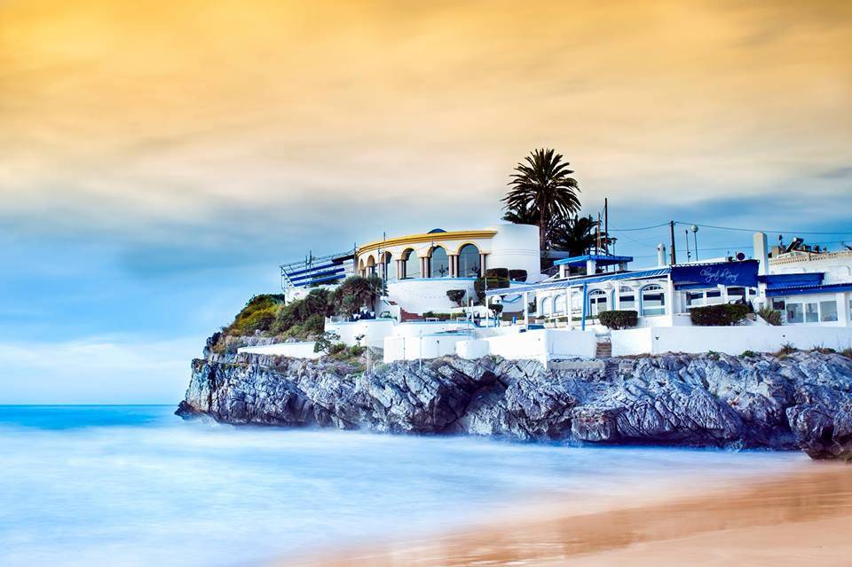 Cúpula Garraf. Restaurantes Espacios frente al mar Playa Barcelona. Fachada