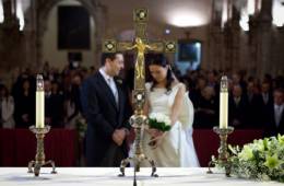 Los novios en el altar