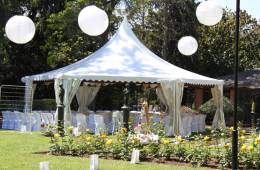 Seis  ideas para iluminar la carpa de una boda 