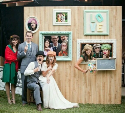 Pon un photocall de lo más divertido en tu boda