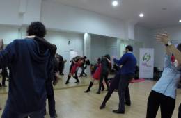 Un taller de baile diferente para parejas de novios diferentes 