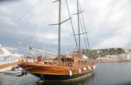 Dos novias, un velero y una boda en alta mar