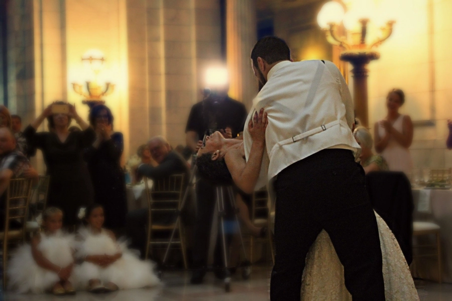 Mi novio no quiere bailar el día de la boda,  ¿Qué hago?