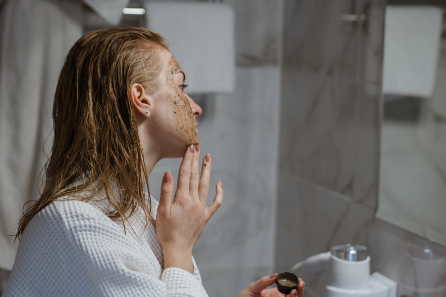 Cuida tu piel en casa: mascarillas y exfoliantes caseros con café