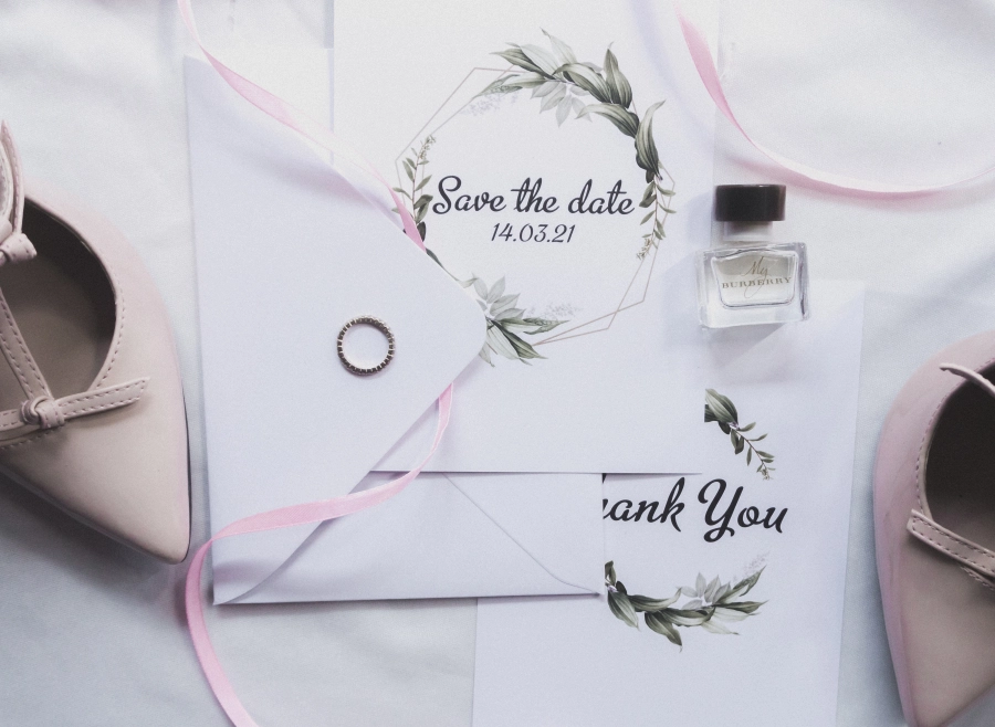 Diseña tus propias invitaciones: Qué debe contener una invitación de boda