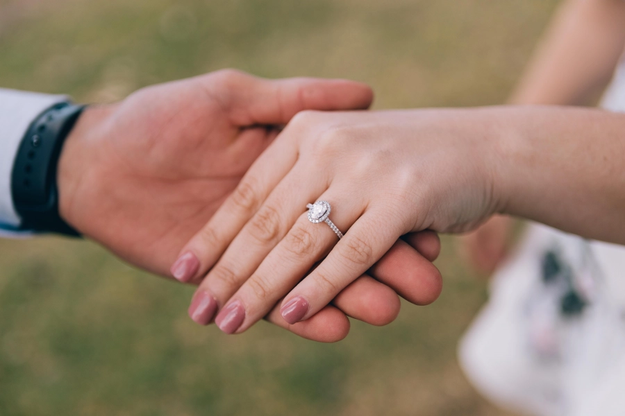 ¿Qué es un anillo solitario? Más que un símbolo de compromiso