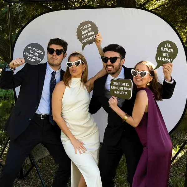 ¿Qué tipo de fotomatón elegir para tu boda? Guía con las 3 opciones más top en Madrid