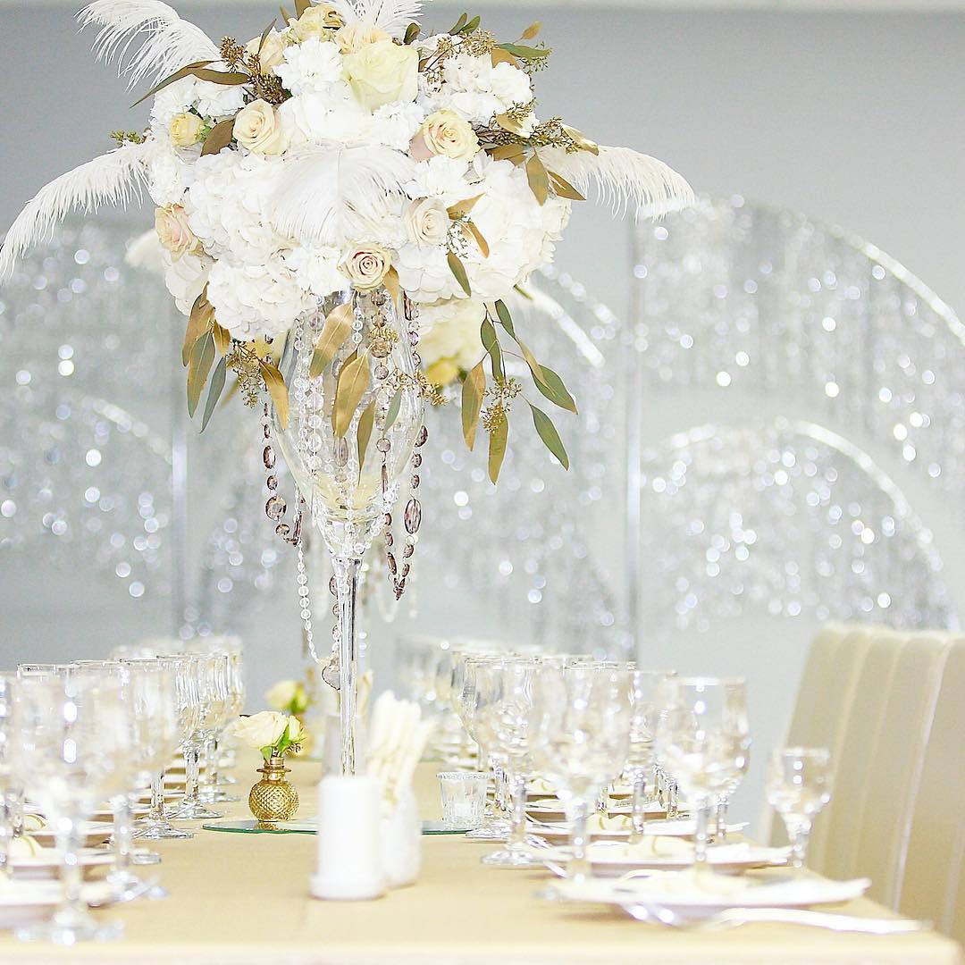 blanco y beige decoracion para boda