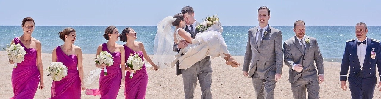 Damas y caballeros de honor en una boda