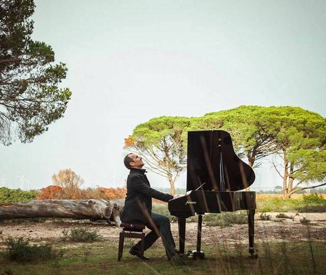 Manuel ButrÓn - Pianista